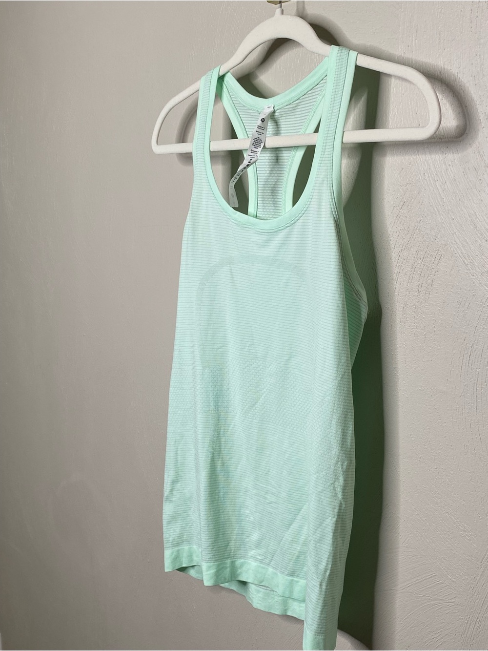 LULULEMON Swiftly Tank size 6 - worn once - excellent condition! Mint color - Picture 3 of 5